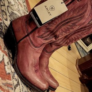 ARIAT Size 9.5 (B med), pink/red, Genuine Leather Cowboy Boots.